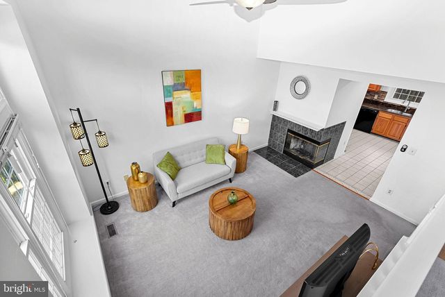 6537 PALISADES DR, Centreville, VA 20121