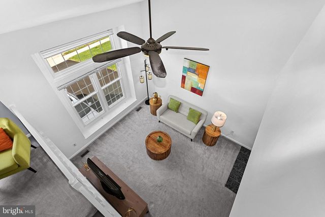 6537 PALISADES DR, Centreville, VA 20121