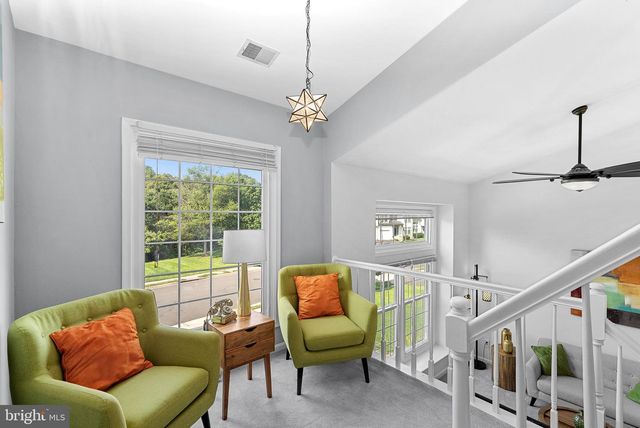 6537 PALISADES DR, Centreville, VA 20121