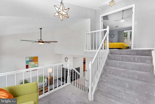6537 PALISADES DR, Centreville, VA 20121