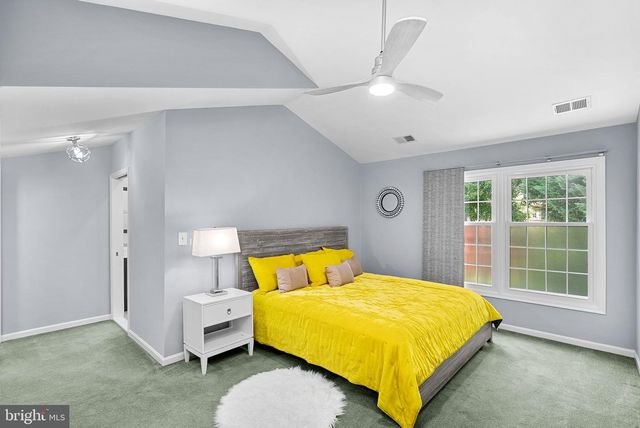 6537 PALISADES DR, Centreville, VA 20121