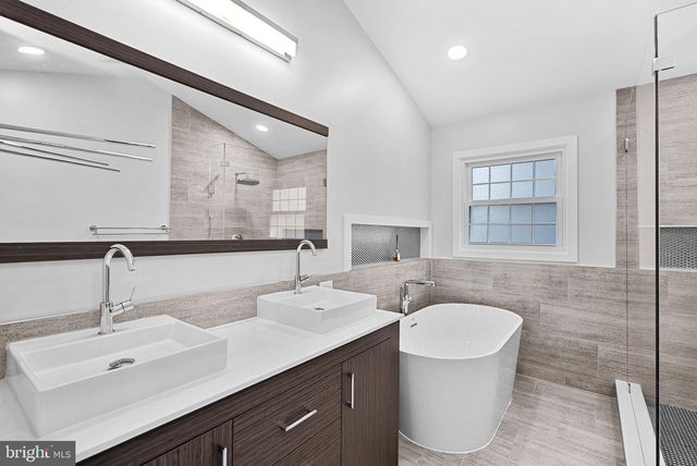 6537 PALISADES DR, Centreville, VA 20121