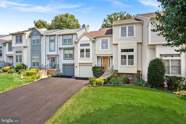 6537 PALISADES DR, Centreville, VA 20121