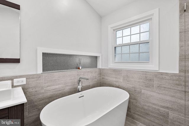 6537 PALISADES DR, Centreville, VA 20121