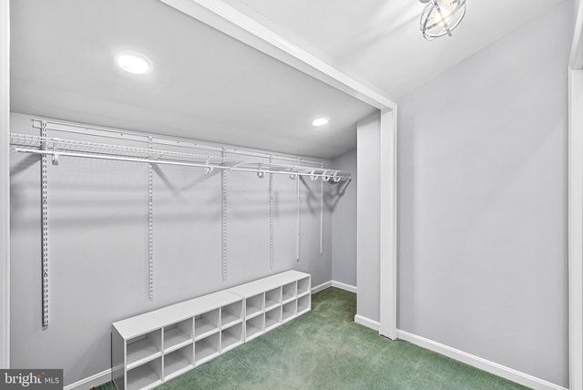 6537 PALISADES DR, Centreville, VA 20121