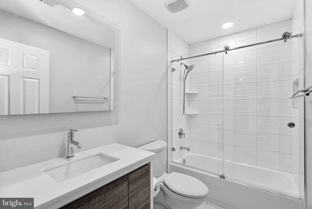 6537 PALISADES DR, Centreville, VA 20121