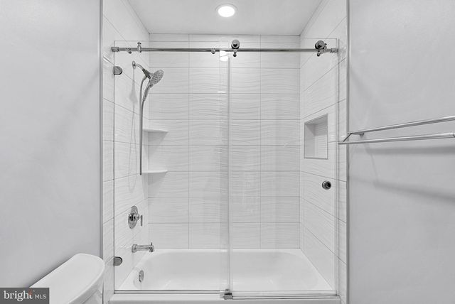 6537 PALISADES DR, Centreville, VA 20121