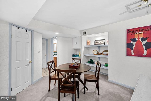 6537 PALISADES DR, Centreville, VA 20121