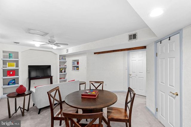 6537 PALISADES DR, Centreville, VA 20121