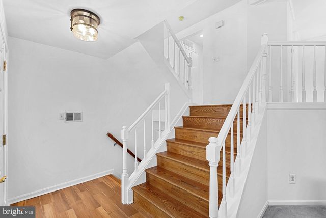 6537 PALISADES DR, Centreville, VA 20121