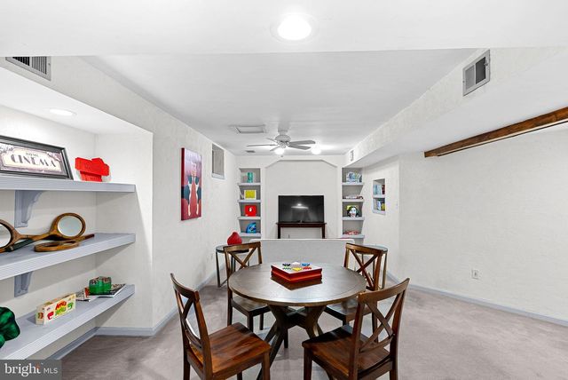 6537 PALISADES DR, Centreville, VA 20121