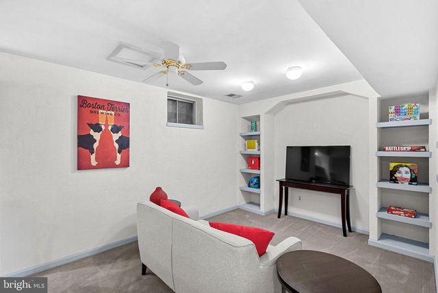 6537 PALISADES DR, Centreville, VA 20121
