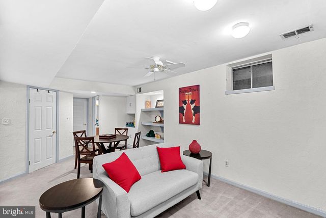 6537 PALISADES DR, Centreville, VA 20121