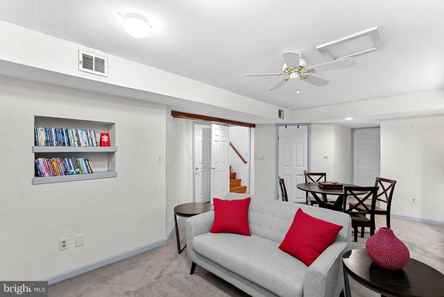 6537 PALISADES DR, Centreville, VA 20121