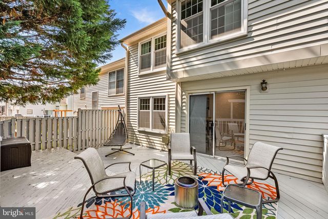 6537 PALISADES DR, Centreville, VA 20121