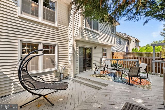 6537 PALISADES DR, Centreville, VA 20121