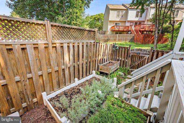6537 PALISADES DR, Centreville, VA 20121