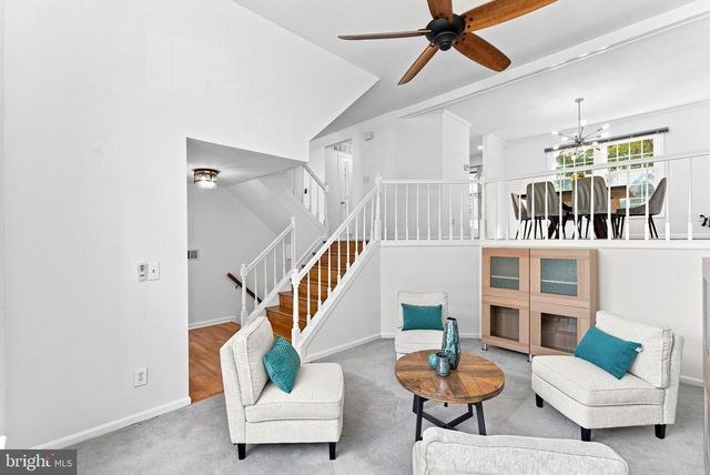 6537 PALISADES DR, Centreville, VA 20121