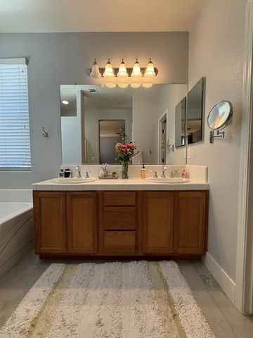 602 E Abbott Avenue, Reedley, CA 93654