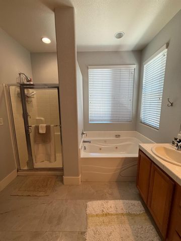 602 E Abbott Avenue, Reedley, CA 93654