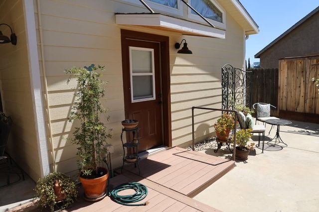 602 E Abbott Avenue, Reedley, CA 93654