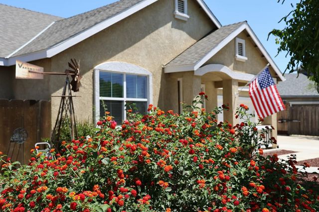 602 E Abbott Avenue, Reedley, CA 93654