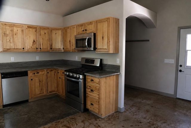 602 E Abbott Avenue, Reedley, CA 93654