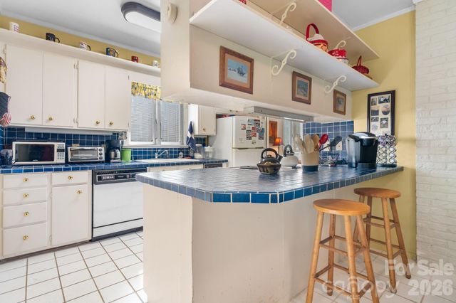 219 West Park Drive, Morganton, NC 28655