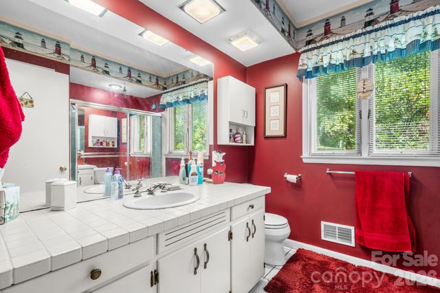219 West Park Drive, Morganton, NC 28655