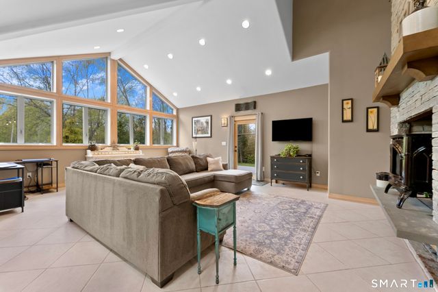 500 Thrall Avenue, Suffield, CT 06078