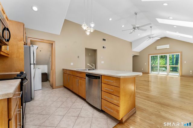 500 Thrall Avenue, Suffield, CT 06078