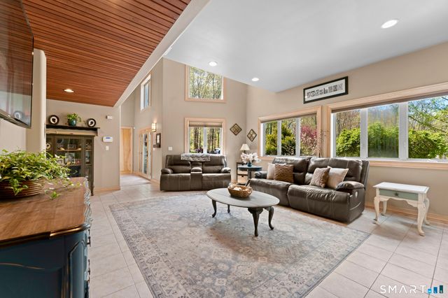 500 Thrall Avenue, Suffield, CT 06078