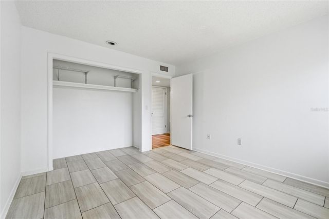 6060 PEREGRINE AVENUE 17E, Orlando, FL 32819