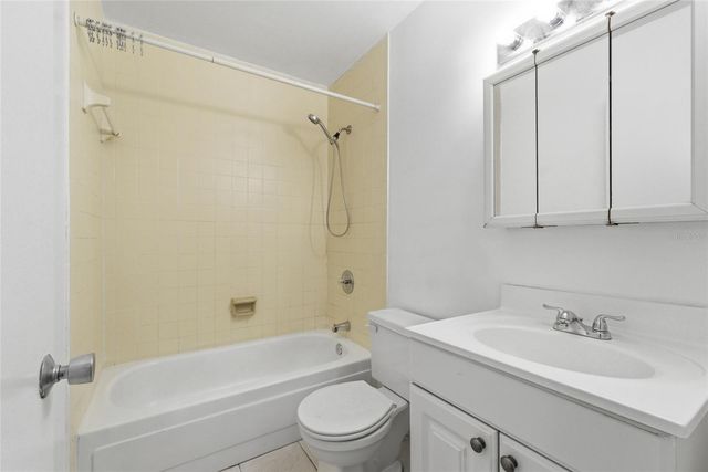 6060 PEREGRINE AVENUE 17E, Orlando, FL 32819