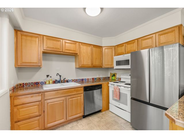 2187 W 15TH Ct, Eugene, OR 97402