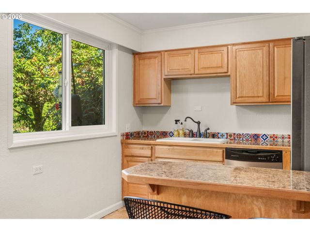 2187 W 15TH Ct, Eugene, OR 97402