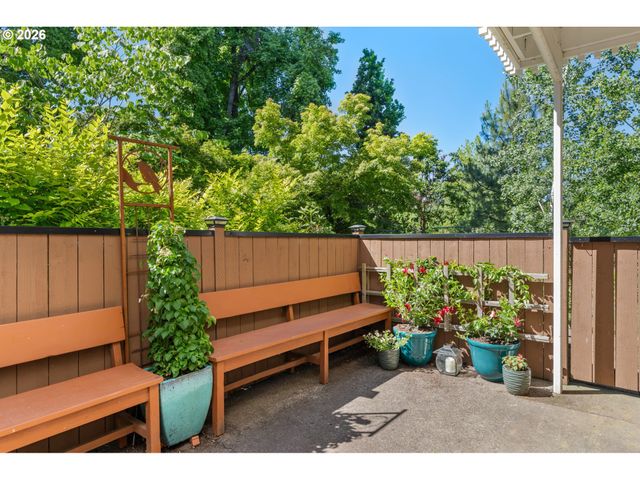 2187 W 15TH Ct, Eugene, OR 97402