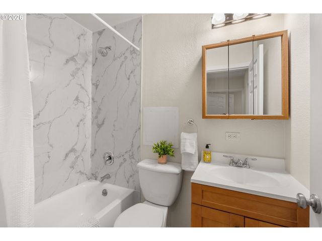 2187 W 15TH Ct, Eugene, OR 97402