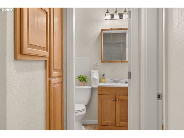 2187 W 15TH Ct, Eugene, OR 97402