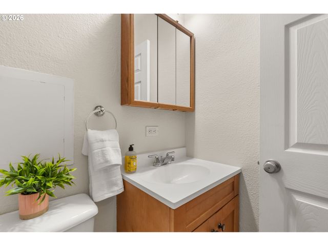 2187 W 15TH Ct, Eugene, OR 97402