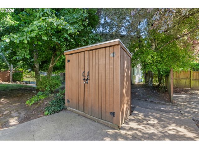 2187 W 15TH Ct, Eugene, OR 97402