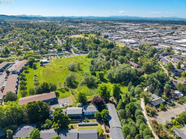 2187 W 15TH Ct, Eugene, OR 97402