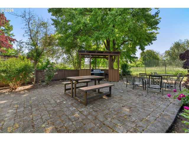 2187 W 15TH Ct, Eugene, OR 97402