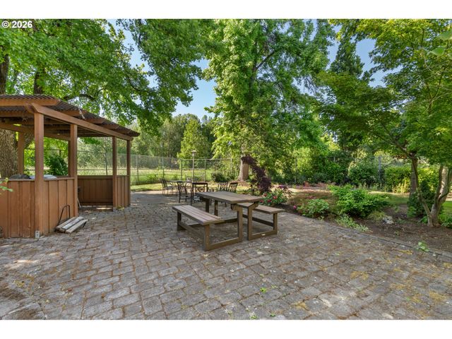 2187 W 15TH Ct, Eugene, OR 97402