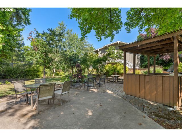 2187 W 15TH Ct, Eugene, OR 97402