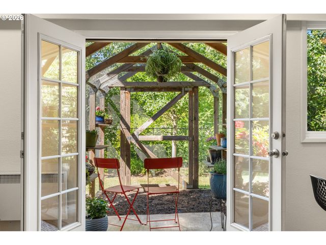 2187 W 15TH Ct, Eugene, OR 97402