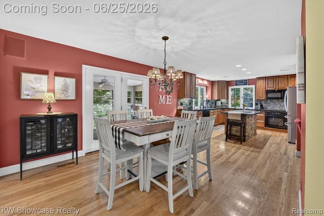 11073 Sandy Creek Drive, South Lyon, MI 48178