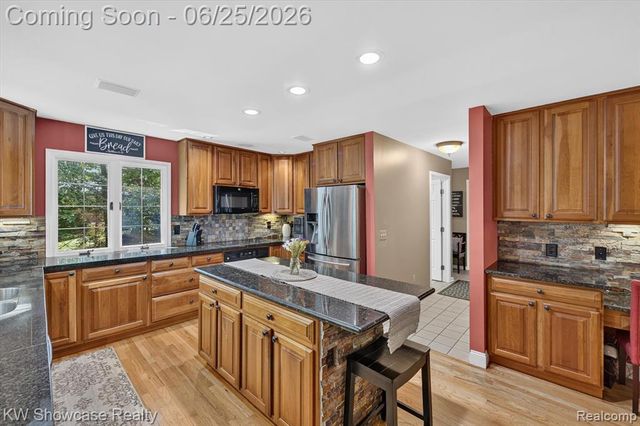 11073 Sandy Creek Drive, South Lyon, MI 48178
