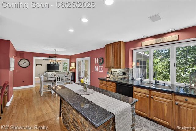 11073 Sandy Creek Drive, South Lyon, MI 48178