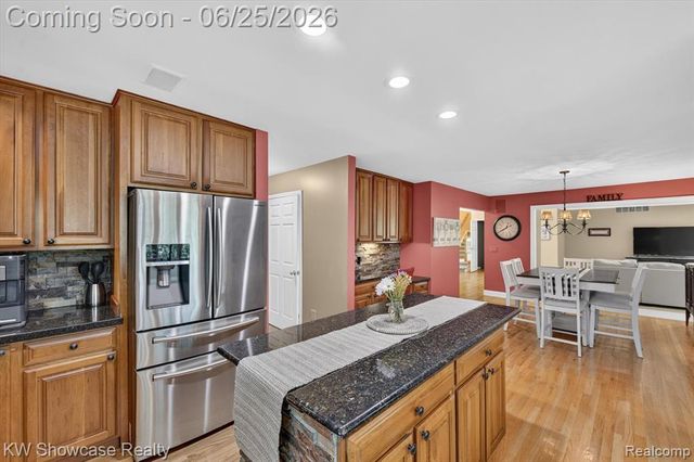 11073 Sandy Creek Drive, South Lyon, MI 48178